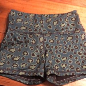 Fleo Night Leopard Power High Rise Short